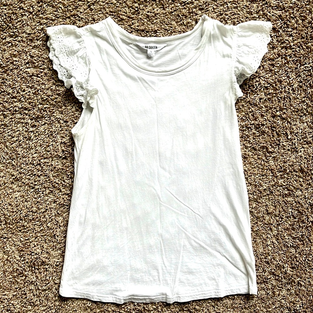 BB Dakota tank with lace sleeves